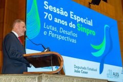 sinpro-es-celebra-70-anos-de-historia-em-defesa-dos-professores-da-rede-privada-090