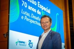 sinpro-es-celebra-70-anos-de-historia-em-defesa-dos-professores-da-rede-privada-250